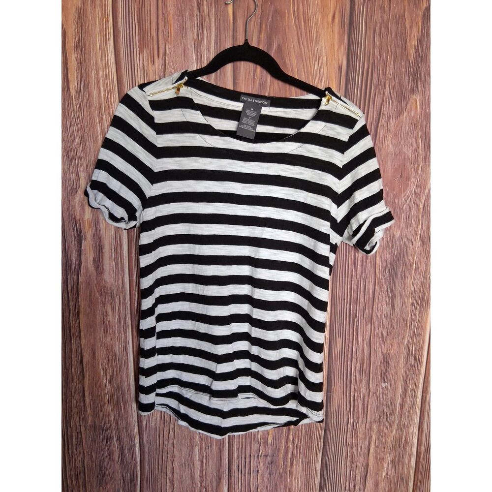 Chelsea & Theodore Size M Black White Striped Shoulder Zipper Top size medium